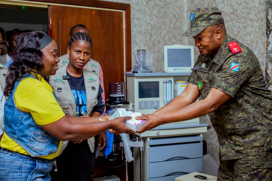 Photo 4 — Équipements médicaux pour la Clinique Présidentielle de l'Union Africaine